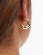 chunky hoops in gold