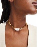 elizabeth pearl and chain waterproof stainless steel necklace in gold