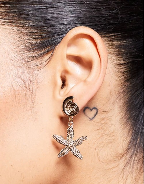 starfish and shell asymmetric earrings in gold