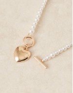 short necklace with pearl heart detail in gold tone