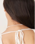 short necklace with pearl heart detail in gold tone