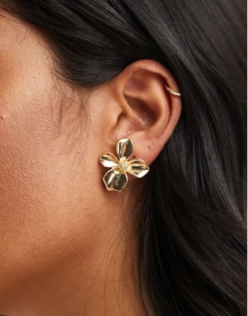 stud earrings with small floral design in gold tone
