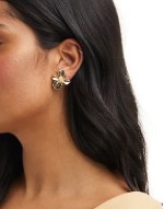 stud earrings with small floral design in gold tone