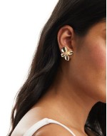stud earrings with small floral design in gold tone