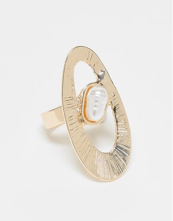ring with oval and faux pearl detail in gold tone