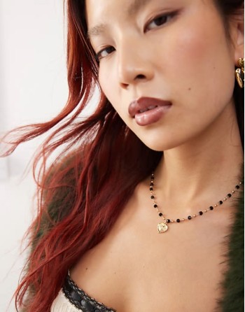 vanan black beaded heart necklace in gold