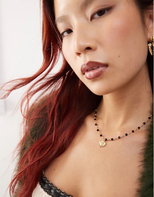 vanan black beaded heart necklace in gold